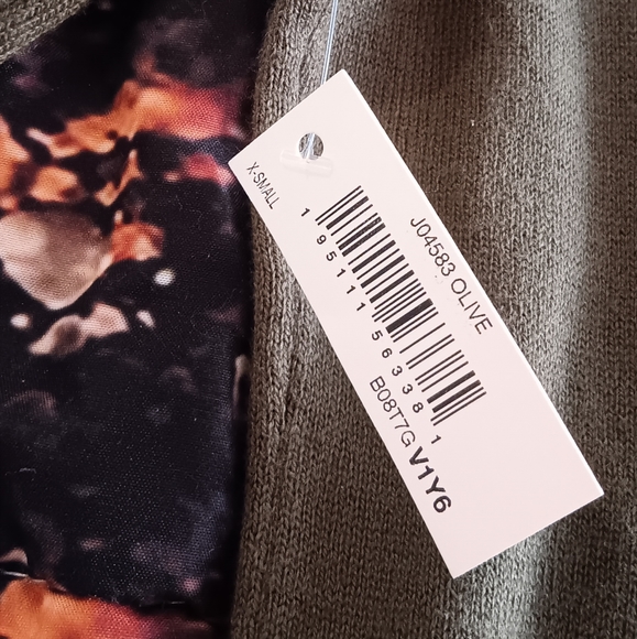 Amazon Essentials Women's Classic-Fit Lightweight Long-Sleeve Turtleneck Sweater - Picture 9 of 13